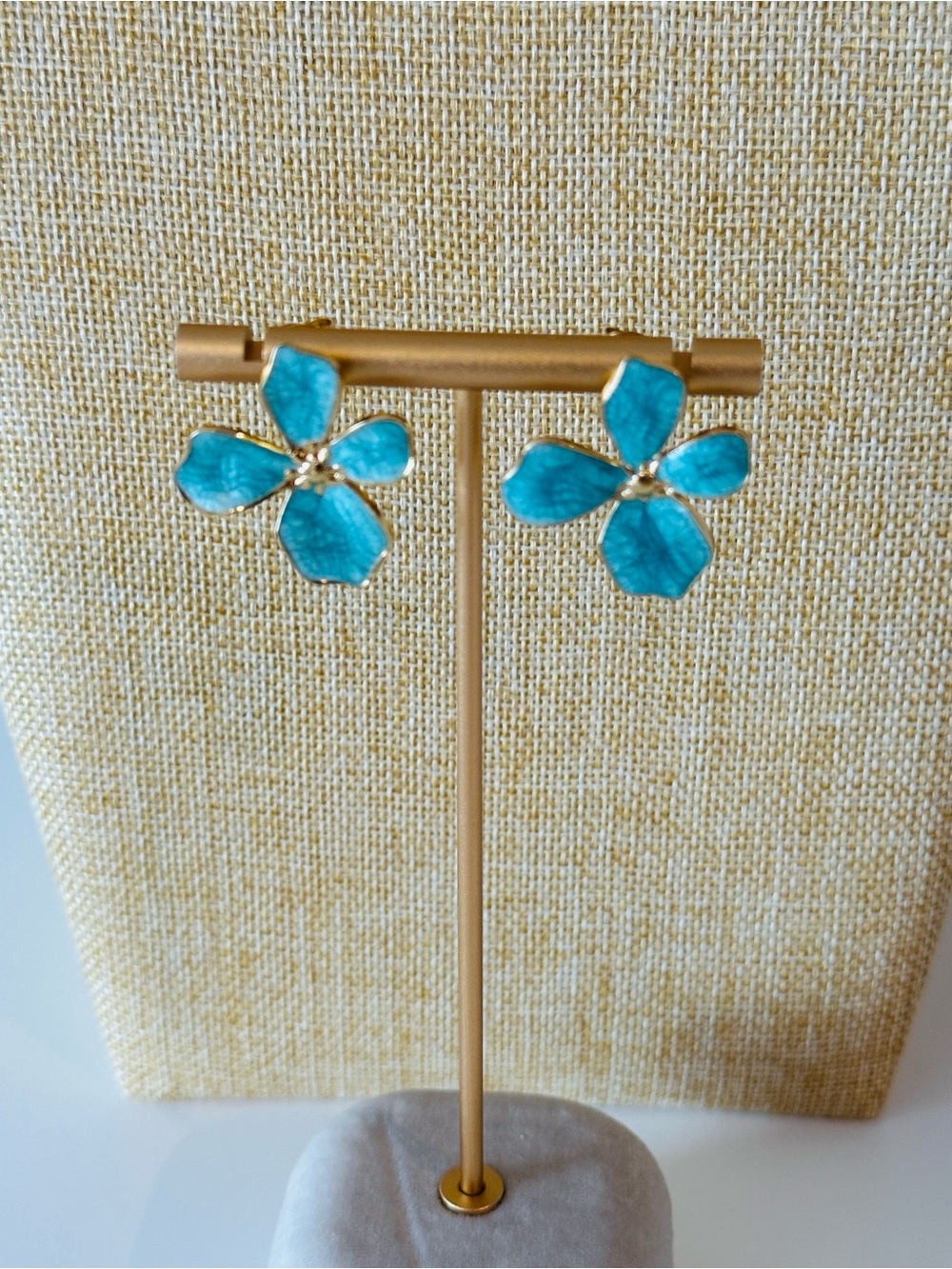 Fashion Jewelry Turquoise Floral Petal Earrings with Gold Trim